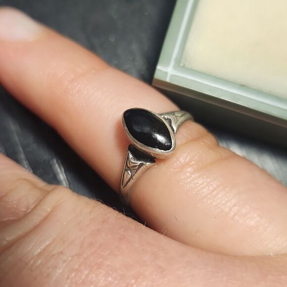 Vintage Sterling Silver Ring Sz 5 - Picture 3 of 3